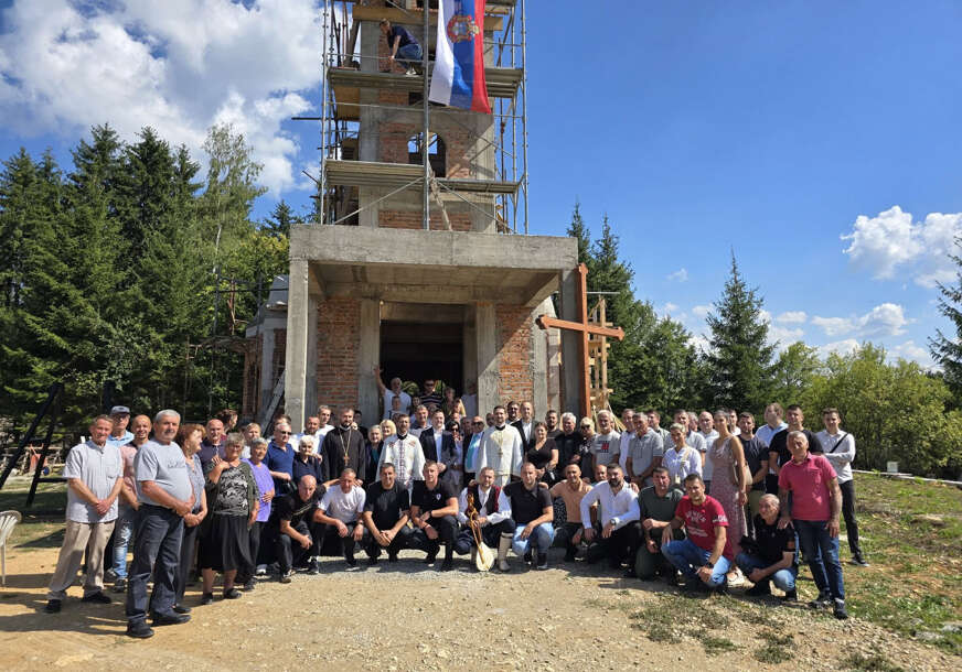 Gradnja počela prije 2 godine zahvaljujući vjernicima: U planinskom selu Zavait PRVI PUT se oglasilo crkveno zvono