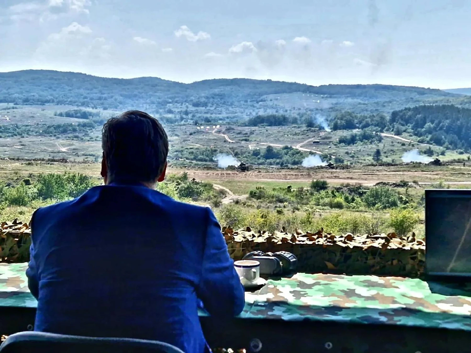 Narod plaća, Vučić kupuje podršku za opstanak