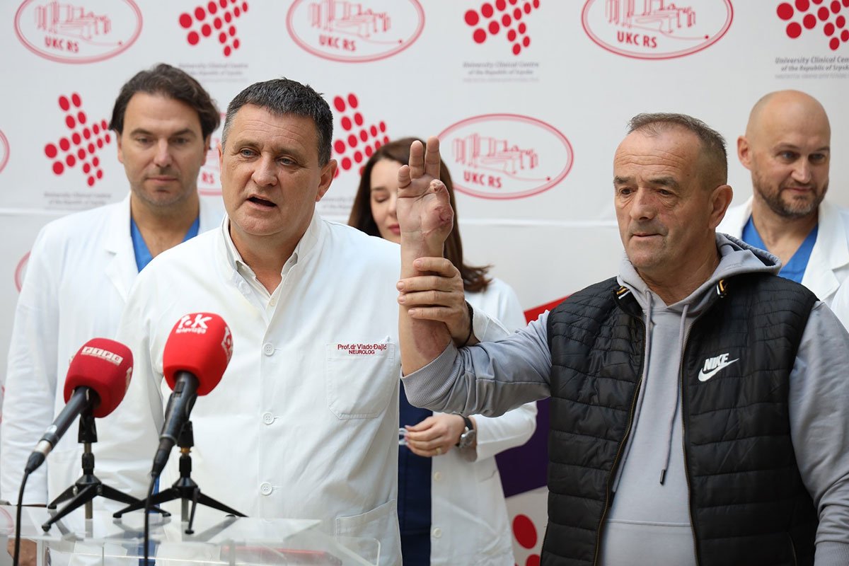 Uspješan transfer prsta stopala na šaku, pacijent zahvalio ljekarima Uspješan transfer prsta stopala na šaku, pacijent zahvalio ljekarima