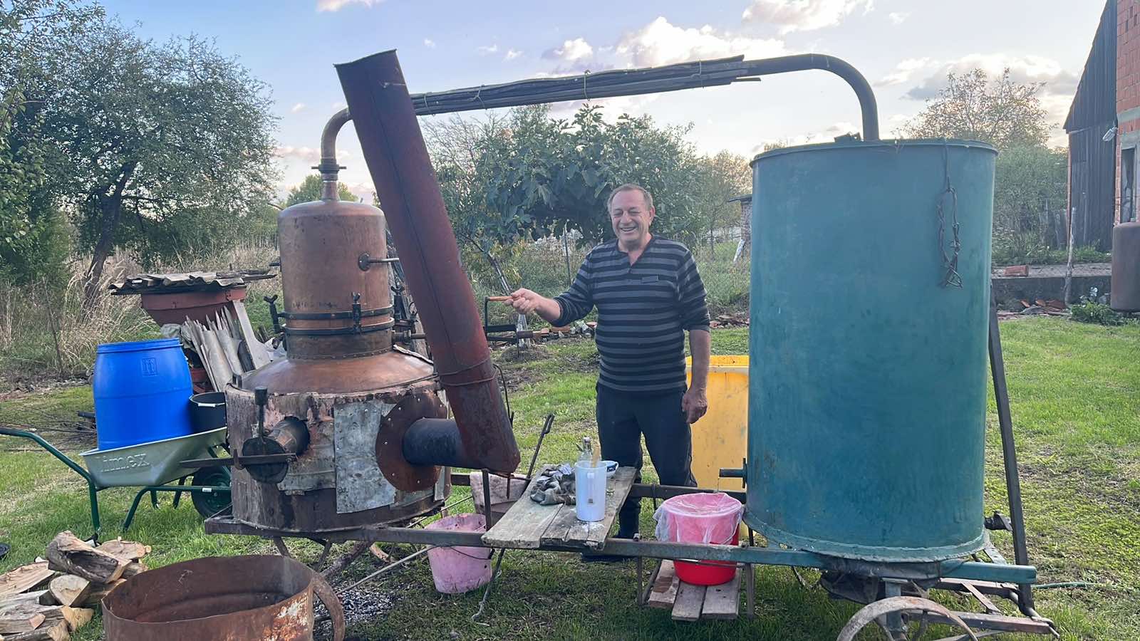 Srbin iz Slavonije dosanjao sam u Americi da na rodnom ognjištu peče rakiju: KAZAN VASKRSAVA LIJEPA VREMENA Srbin iz Slavonije dosanjao sam u Americi da na rodnom ognjištu peče rakiju: KAZAN VASKRSAVA LIJEPA VREMENA