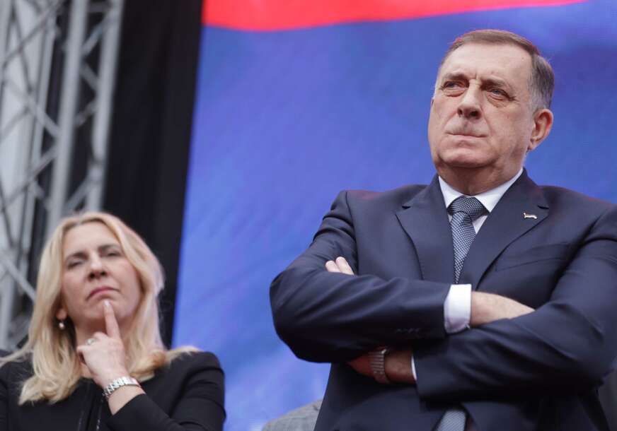 Od neprijatelja do čuvara poštenja: Zašto SNSD želi američke posmatrače na prijevremenim izborima Od neprijatelja do čuvara poštenja: Zašto SNSD želi američke posmatrače na prijevremenim izborima