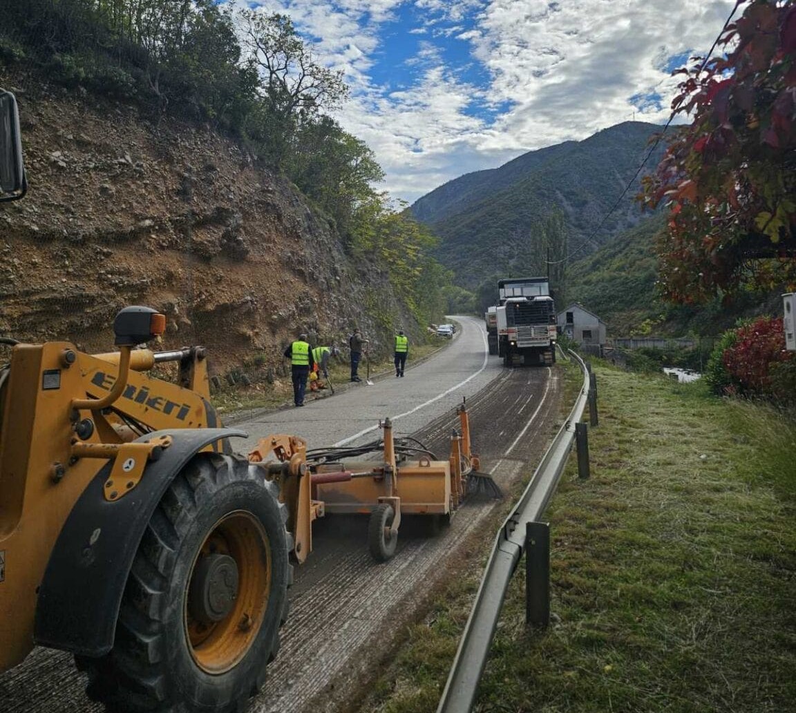 Putevi RS ponovo prevarili Hercegovce: Najavljena sanacija 6 km, ali se rade samo 4 km puta