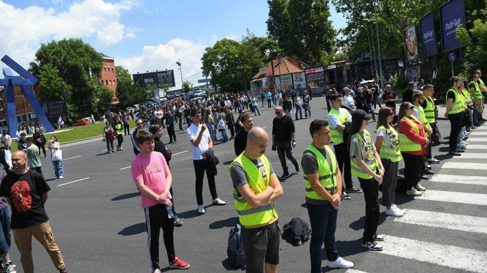 Studenti u blokadi Pravoslavnog bogoslovskog fakulteta pružili podršku mitropolitu Justinu