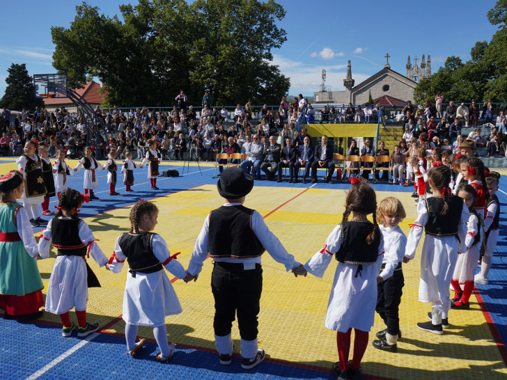 Bileća u znaku dječije igre i pjesme: Otvoren festival „Djeca u očuvanju narodne tradicije“
