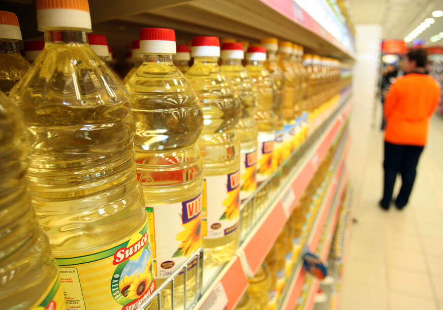 Ratarima rekordna zarada, kupcima VEĆE CIJENE: Zbog nižih prinosa i globalnih cijena, ULJE SKUPLJE nego prošle sezone Ratarima rekordna zarada, kupcima VEĆE CIJENE: Zbog nižih prinosa i globalnih cijena, ULJE SKUPLJE nego prošle sezone