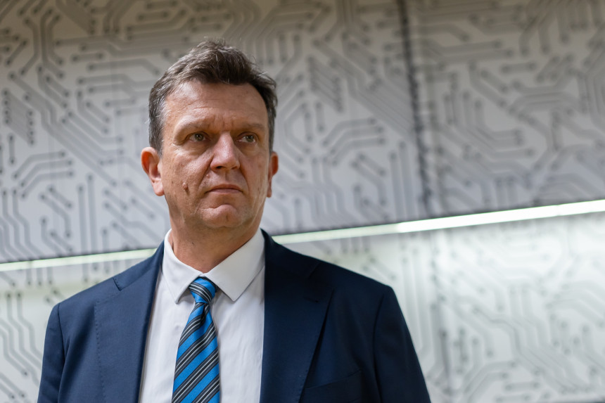Blanuša: Gospođo Cvijanović, kada bi Amerikanci došli i vidjeli vaše epske krađe izbora, prvim avionom bi pobjegli iz zemlje Blanuša: Gospođo Cvijanović, kada bi Amerikanci došli i vidjeli vaše epske krađe izbora, prvim avionom bi pobjegli iz zemlje