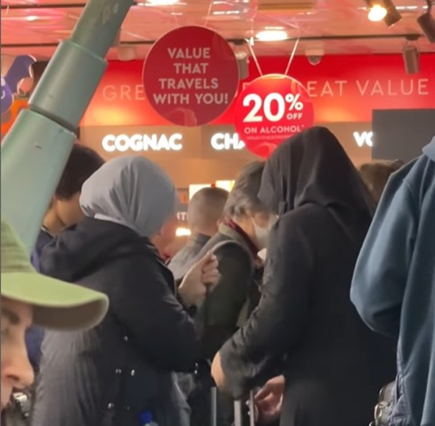 Turci masovno napuštaju Crnu Goru: Redovi na aerodromu Turci masovno napuštaju Crnu Goru: Redovi na aerodromu