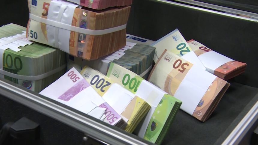 BiH i dalje živi od dijaspore: Stiglo još više novca BiH i dalje živi od dijaspore: Stiglo još više novca