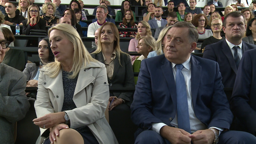 Britanci jasno poručili da ne odstupaju: Dodik i Cvijanović će ostati pod našim sankcijama! Britanci jasno poručili da ne odstupaju: Dodik i Cvijanović će ostati pod našim sankcijama!