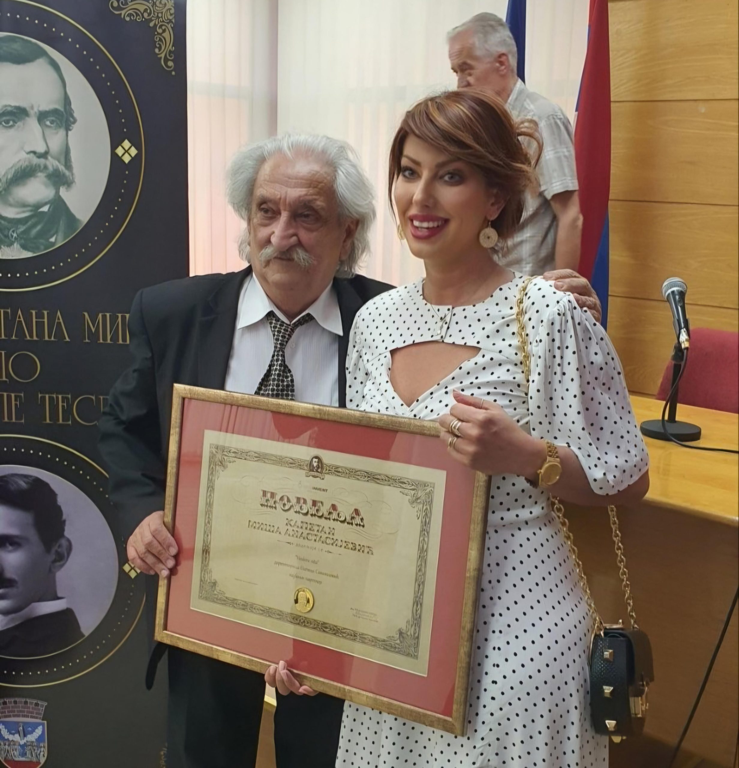 Srpska čitaonica „Laza Kostić“ u Somboru:  Stižu Nevidljivi spasitelji iz istoimene knjige Dragana Damjanovića Srpska čitaonica „Laza Kostić“ u Somboru:  Stižu Nevidljivi spasitelji iz istoimene knjige Dragana Damjanovića