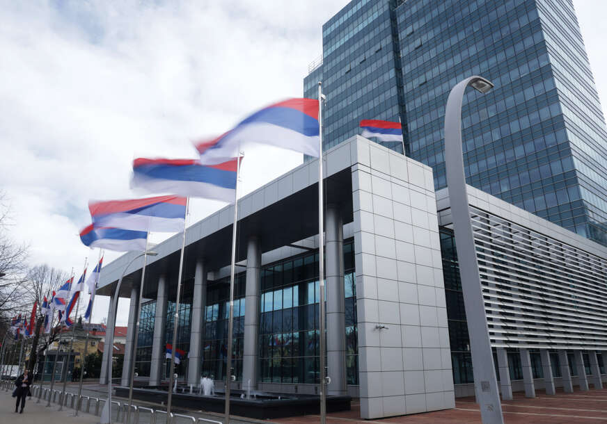 „Nepromišljene odluke izazvale KRIZU u BiH“ Vlada RS u izvještaju SB UN poručila da treba OKONČATI vladavinu Šmita i PONIŠTITI njegove dekrete „Nepromišljene odluke izazvale KRIZU u BiH“ Vlada RS u izvještaju SB UN poručila da treba OKONČATI vladavinu Šmita i PONIŠTITI njegove dekrete