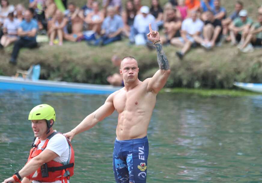 U toku je kriminalistička obrada: Igor Arsenić uhapšen zbog sumnje da je PRIJETIO STANIVUKOVIĆU U toku je kriminalistička obrada: Igor Arsenić uhapšen zbog sumnje da je PRIJETIO STANIVUKOVIĆU