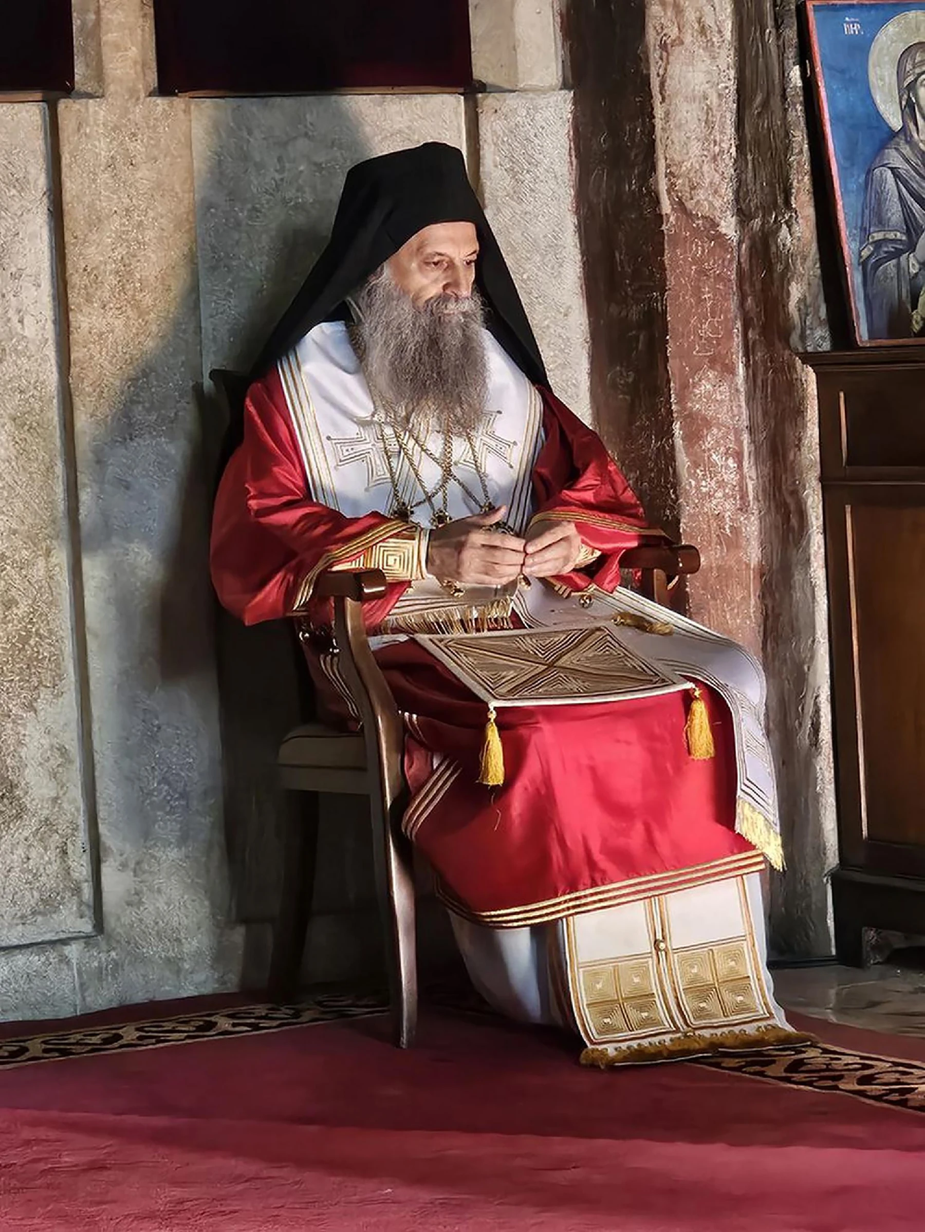 Porfirije: od Evropejca do dvorskog popa koji kažnjava neposlušne: Nepočinstva iz crkvenog Ćacilenda Porfirije: od Evropejca do dvorskog popa koji kažnjava neposlušne: Nepočinstva iz crkvenog Ćacilenda