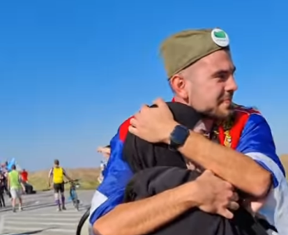 Ovo je najlepše lice Srbije: Emotivan susret studenata Nadije i Save tokom marša ka Novom Sadu VIDEO Ovo je najlepše lice Srbije: Emotivan susret studenata Nadije i Save tokom marša ka Novom Sadu VIDEO