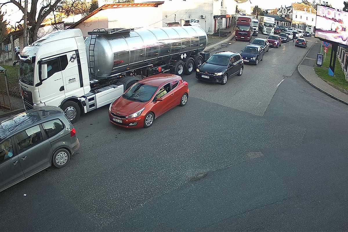 Proradio sistem na graničnim prelazima u BiH, ali se formirale kolone