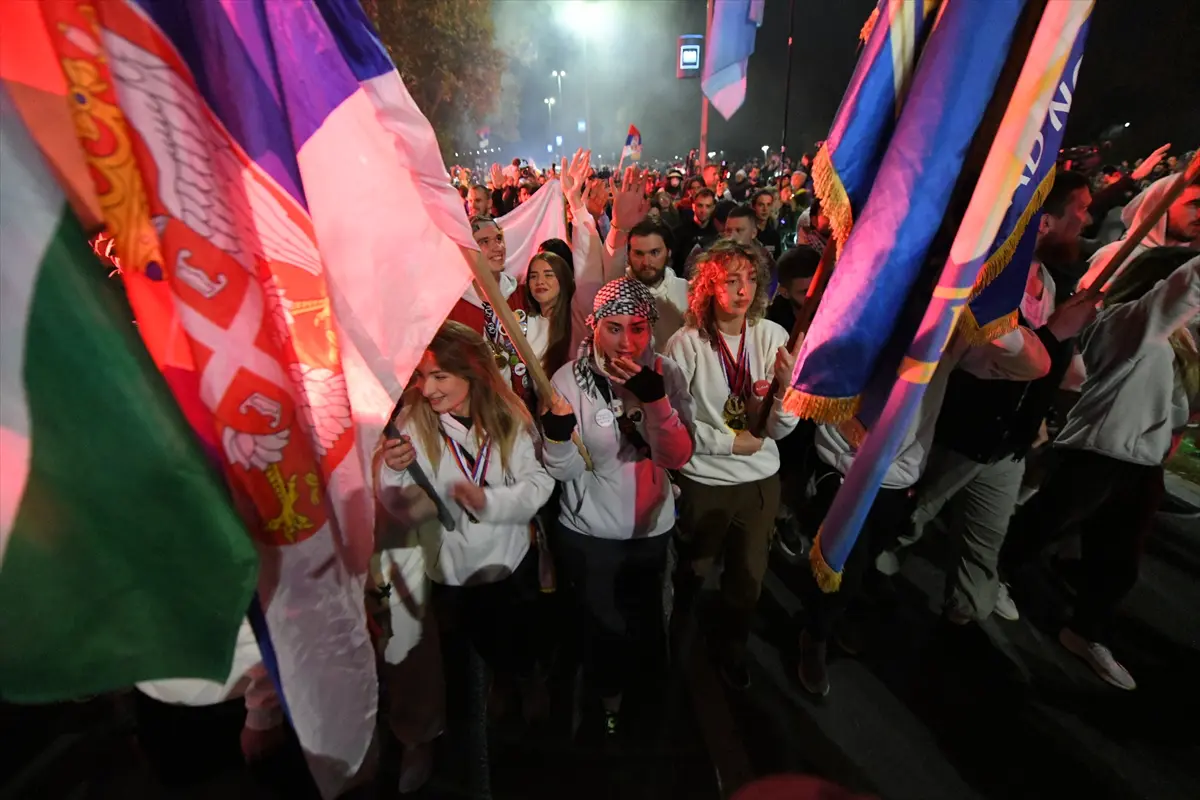 Godina od tragedije u Srbiji: 16 minuta tišine za žrtve urušavanja nadstrešnice u Novom Sadu Godina od tragedije u Srbiji: 16 minuta tišine za žrtve urušavanja nadstrešnice u Novom Sadu