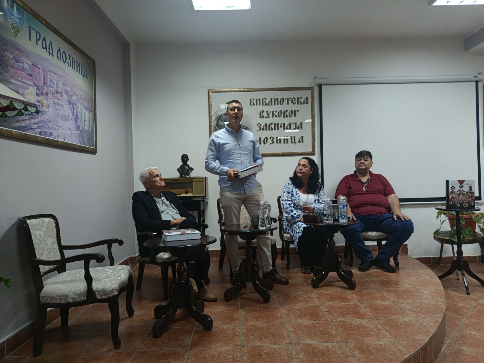 SABOR U ŠAPCU O 1100 JUNAKA KOJI SU ZASLUŽILI KARAĐORĐEVU ZVEZDU U DRUGOM SVJETSKOM RATU POD KOMANDOM ĐENERALA MIHAILOVIĆA: SPOMENICA „BRIŠE“ ĆUTANjE SABOR U ŠAPCU O 1100 JUNAKA KOJI SU ZASLUŽILI KARAĐORĐEVU ZVEZDU U DRUGOM SVJETSKOM RATU POD KOMANDOM ĐENERALA MIHAILOVIĆA: SPOMENICA „BRIŠE“ ĆUTANjE