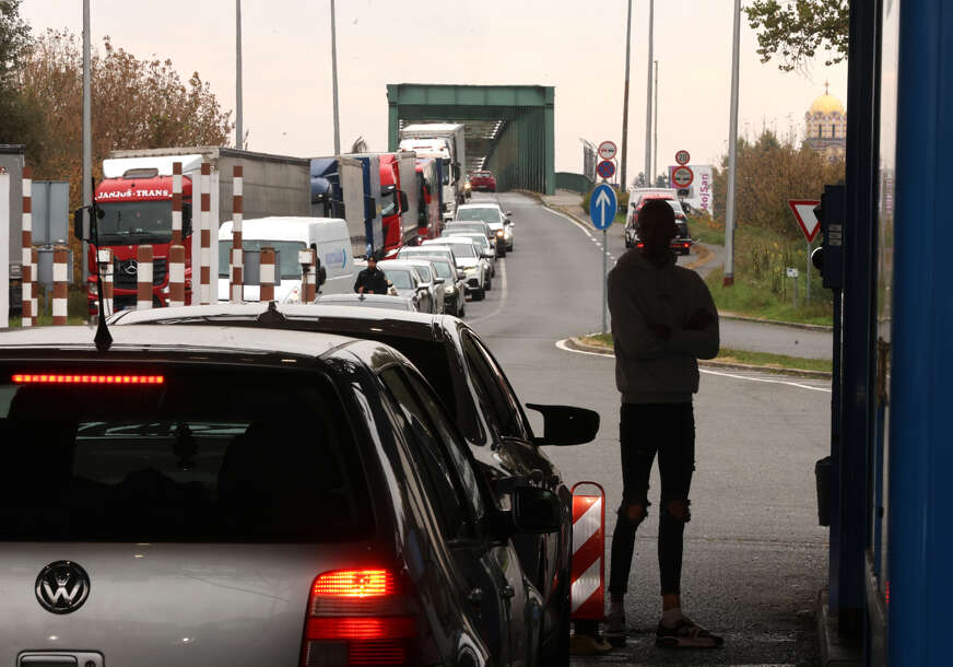 Putnici sa NEPLAĆENIM KAZNAMA neće moći preći granicu: Granična policija BiH od sada ima direktan uvid u REGISTAR PREKRŠAJA Putnici sa NEPLAĆENIM KAZNAMA neće moći preći granicu: Granična policija BiH od sada ima direktan uvid u REGISTAR PREKRŠAJA