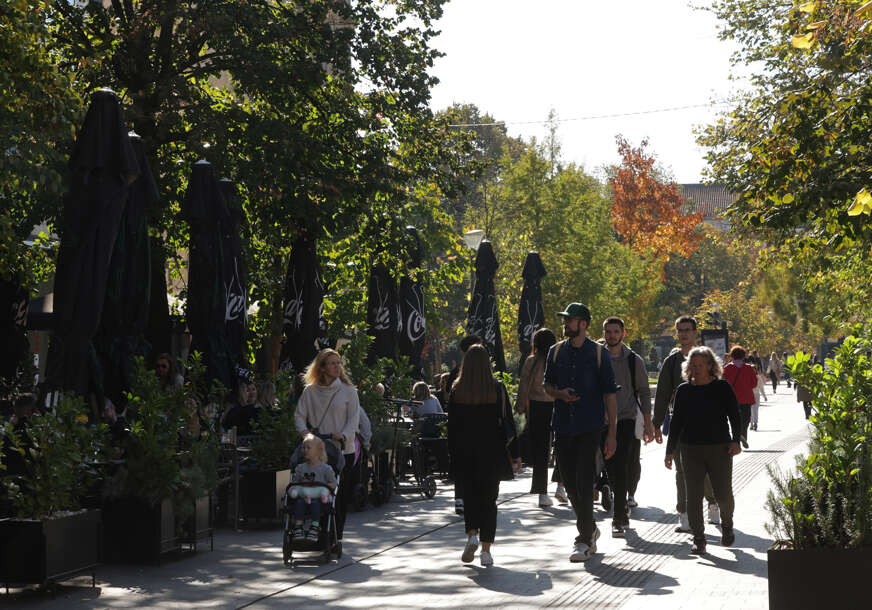 BiH NAM SE GASI PRED OČIMA U zemlji ni 3 miliona stanovnika, a nikad manje rođenih i NIKAD VIŠE ODLAZAKA BiH NAM SE GASI PRED OČIMA U zemlji ni 3 miliona stanovnika, a nikad manje rođenih i NIKAD VIŠE ODLAZAKA