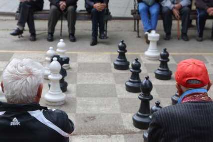 Normalan život PENZIONERIMA samo san: I oni koji su radili po 40 godina, NEMAJU DOVOLJNO za starački dom Normalan život PENZIONERIMA samo san: I oni koji su radili po 40 godina, NEMAJU DOVOLJNO za starački dom