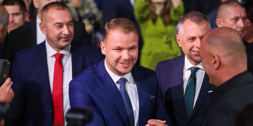 Da li će reagovati političari vlasti ili će se nastaviti napadi na opoicione prvake? Da li će reagovati političari vlasti ili će se nastaviti napadi na opoicione prvake?