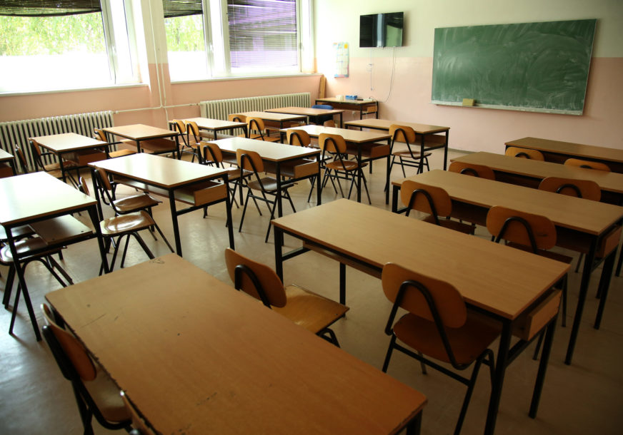 Mnogi bi u prosvjetu jer se „MALO RADI“, nastavnici odgovaraju DA JE TO MIT „Lako je njima, na odmoru su pola zime i cijelo ljeto“