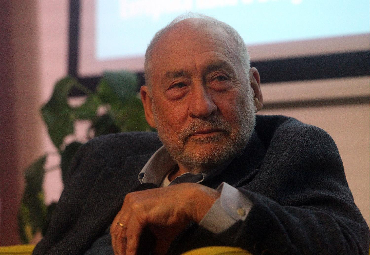 „Studentski pokret jedan od retkih koji pruža jak otpor“: Američki nobelovac primio nagradu u Srbiji „Studentski pokret jedan od retkih koji pruža jak otpor“: Američki nobelovac primio nagradu u Srbiji