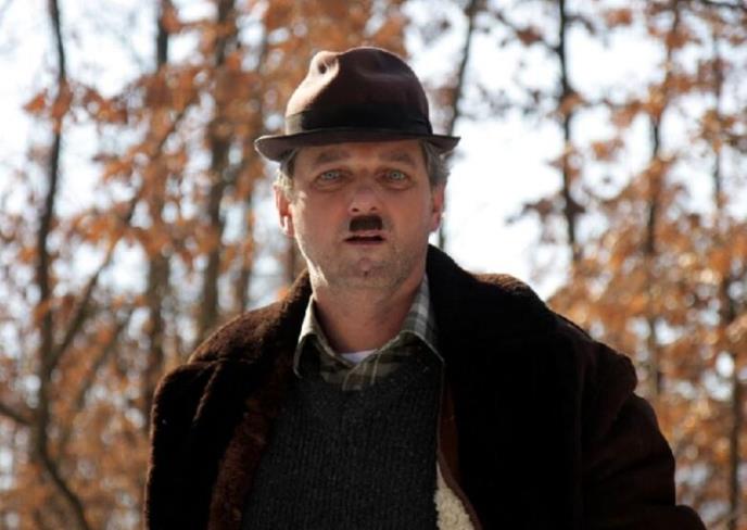 Otkrivena TAJNA SERIJE „Selo gori, a baba se češlja“: Kad je Manda umro, niko nije primijetio da ga je zamijenio ovaj glumac