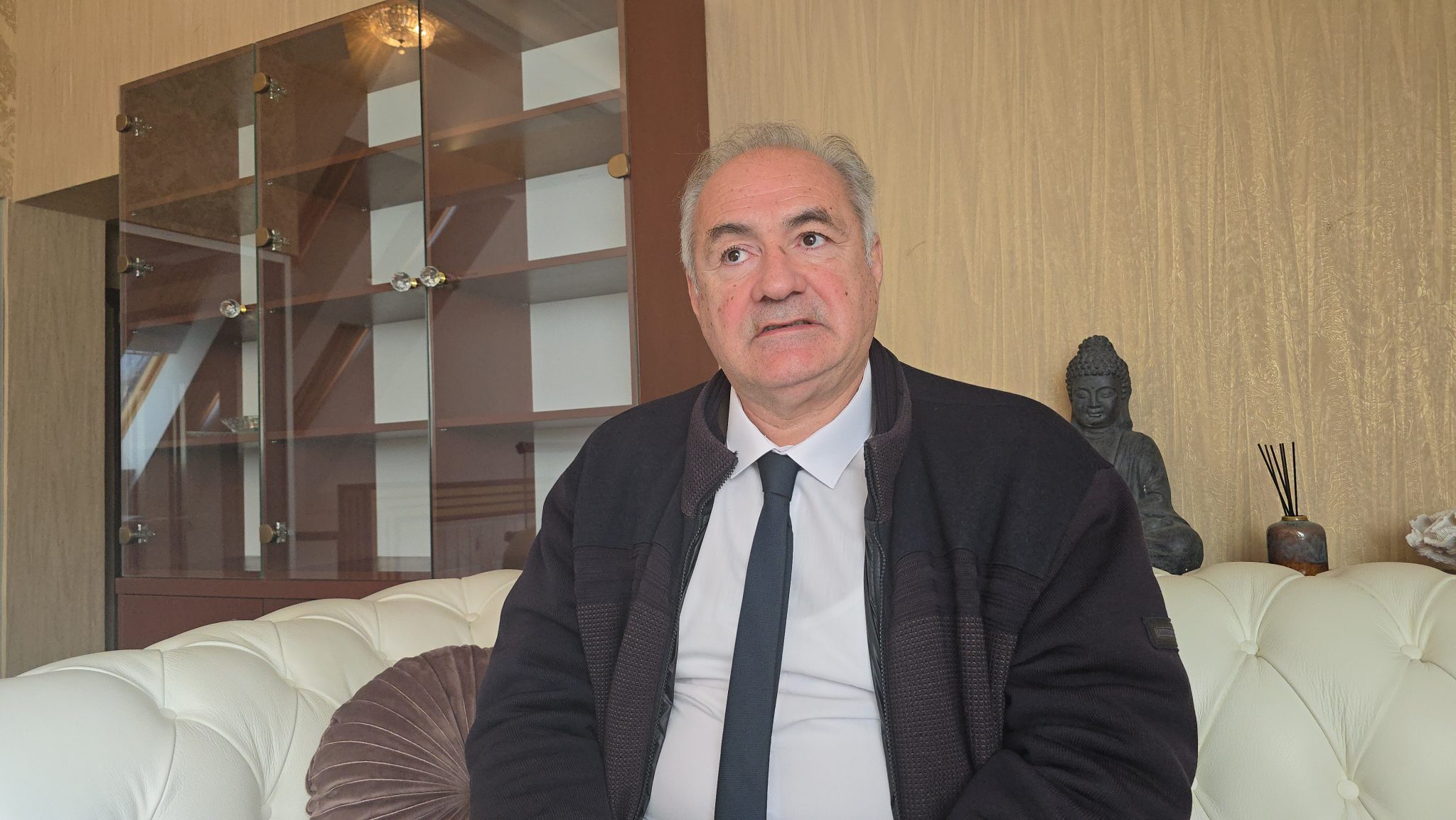 Ćacilend je dokaz da Srbijom vlada ulica – veliki intervju sa profesorom Milom Lomparom Ćacilend je dokaz da Srbijom vlada ulica – veliki intervju sa profesorom Milom Lomparom