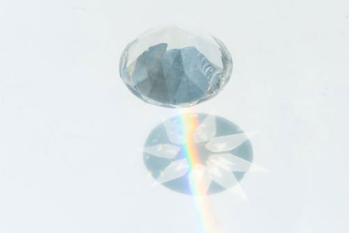 Dva prijatelja kupila parcelu pa pronašla dijamant od 55.000 dolara (FOTO)