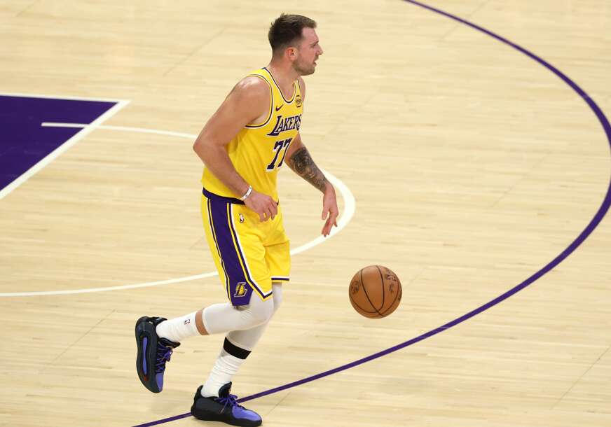 34 poena, 12 skokova i 7 asistencija u trijumfu: Luka Dončić predvodi Los Anđeles Lejkerse do sedme uzastopne pobjede 34 poena, 12 skokova i 7 asistencija u trijumfu: Luka Dončić predvodi Los Anđeles Lejkerse do sedme uzastopne pobjede