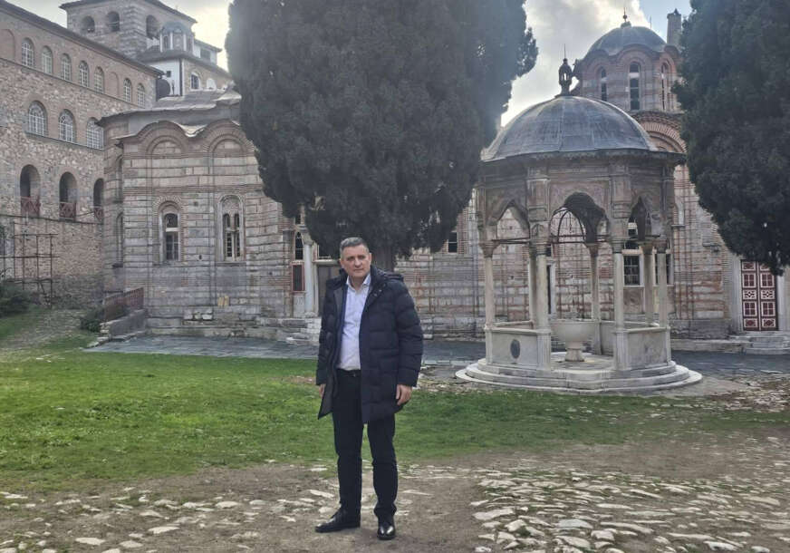 „Istina je samo jedna“ Đajić obišao Hilandar pa poslao poruku organizatorima SPORNOG VIDEA koji ga je koštao svih funkcija