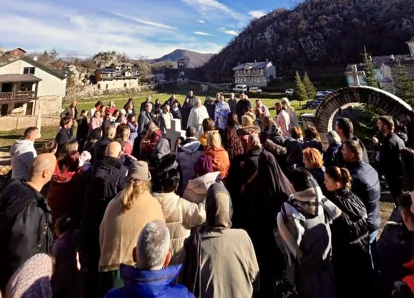 Hodočašće na ponos: Kompletan prilog od pokloničkog putovanja „Top travel“ preusmjerio za izgradnju bogomolje u Kokorini Hodočašće na ponos: Kompletan prilog od pokloničkog putovanja „Top travel“ preusmjerio za izgradnju bogomolje u Kokorini