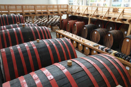 Najbolju rakiju u Srbiji pravi žena: Otkrivamo tajne najstarije srpske destilerije „BB Klekovača“