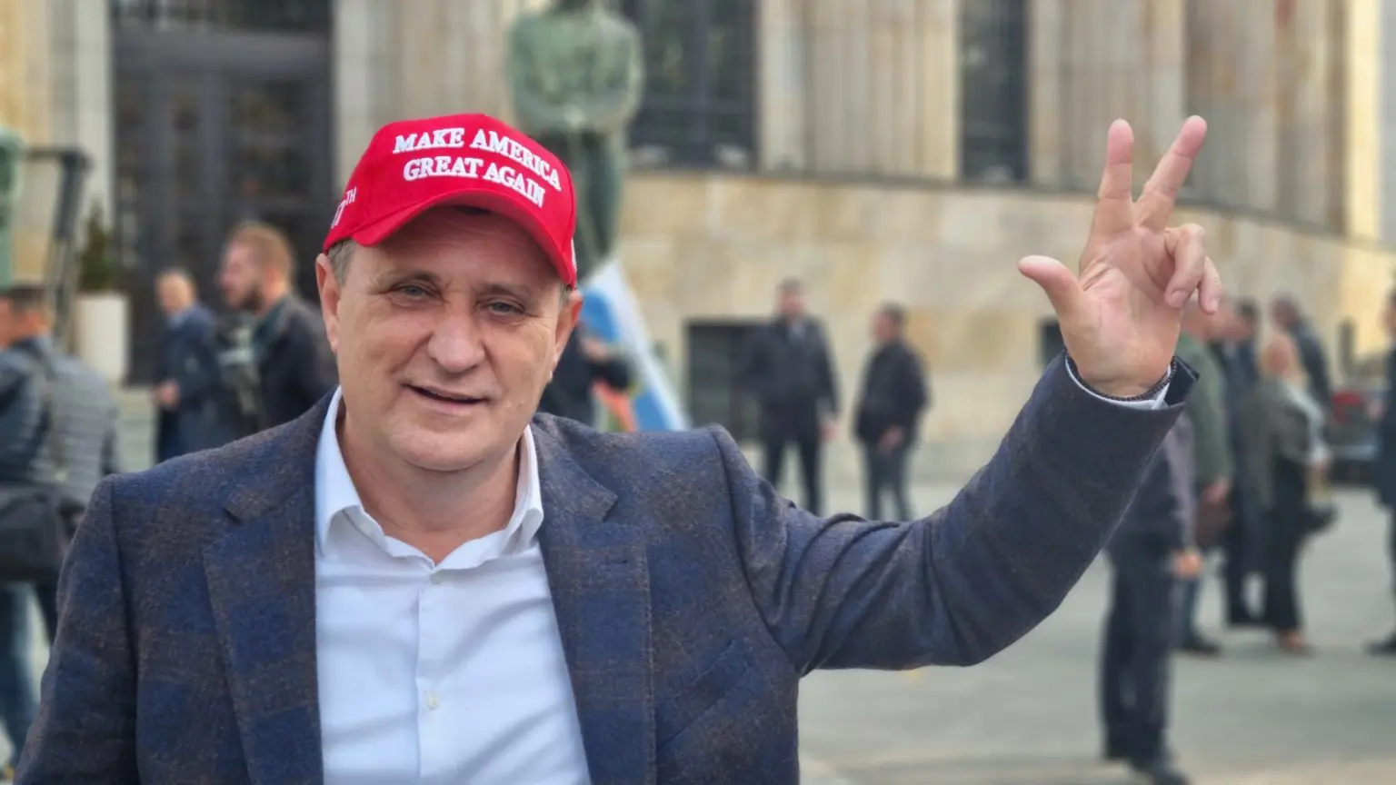 Unutrašnji potresi u SNSD-u: Smjena Đajićevih ljudi, izborni udar i(li) revolt članstva — šta se zaista dešava?