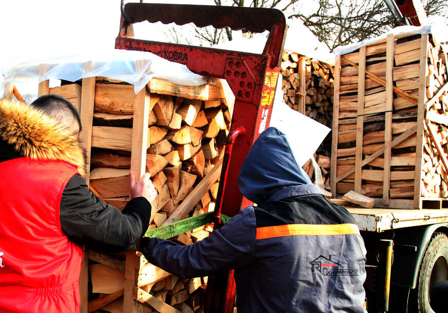 Grijanje na DRVA ILI PELET: Šta se ove zime više isplati, a šta je udobnije i ekološki prihvatljivije za domaćinstva Grijanje na DRVA ILI PELET: Šta se ove zime više isplati, a šta je udobnije i ekološki prihvatljivije za domaćinstva