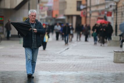 Fakultet koji ne postoji i kafa u haustoru za 4,5 marke: Ni u najtežim vremenima građani ne gube smisao za humor