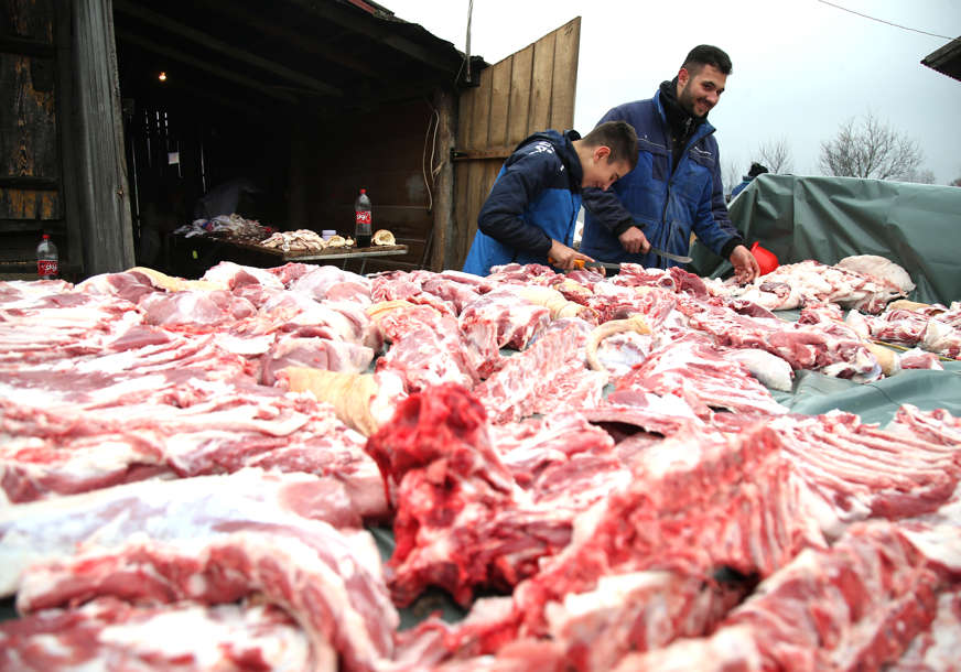KAZNE I DO 1.500 KM Ko domaćinu bude pomagao tokom KRMOKOLJA, moraće da ima uplaćene doprinose