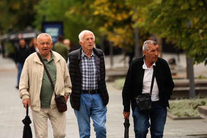 „Ja bolje gledam stoku, nego oni nas“ OGORČENI I PENZIONERI koji primaju po 1.200 KM, evo NA KOGA SU NAJKIVNIJI