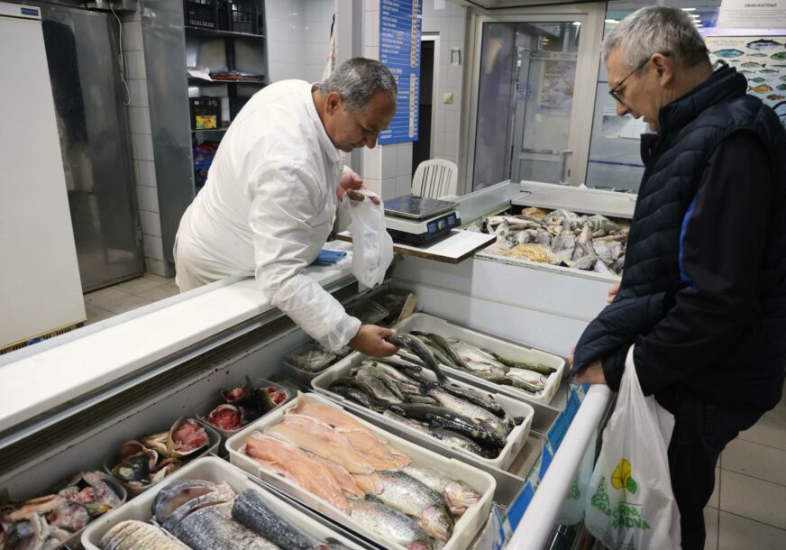 Dimljeni ŠARAN I DO 30 KM: Trgovci otkrivaju koje vrste ribe građani Srpske najviše traže tokom božićnog posta