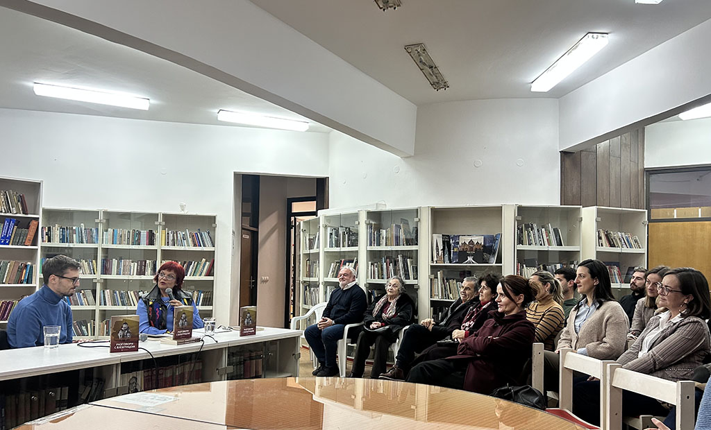 Vujovićevi Razgovori s Vješticom predstavljeni barskoj publici Vujovićevi Razgovori s Vješticom predstavljeni barskoj publici