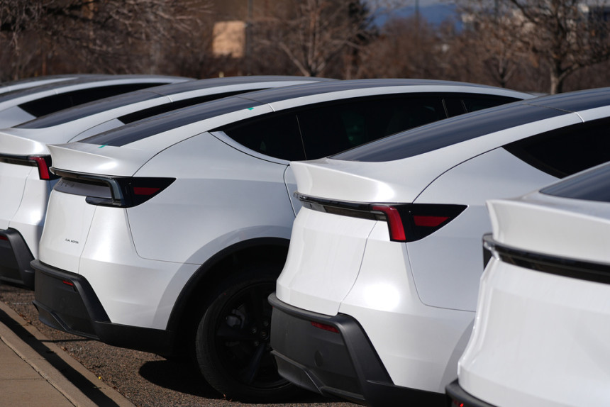 U BiH uvezeno 8.100 novih i 71 hiljada polovnih vozila U BiH uvezeno 8.100 novih i 71 hiljada polovnih vozila