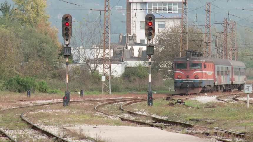 Umjesto linija ŽRS ukinite korupciju i budžet od 77 miliona Umjesto linija ŽRS ukinite korupciju i budžet od 77 miliona