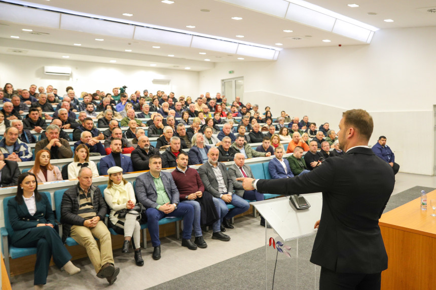 Stanivuković osnovao još jedan odbor u Novom Gradu Stanivuković osnovao još jedan odbor u Novom Gradu