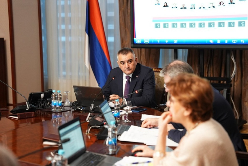 Ekonomisti upozoravaju: Dug je zao drug! (VIDEO)