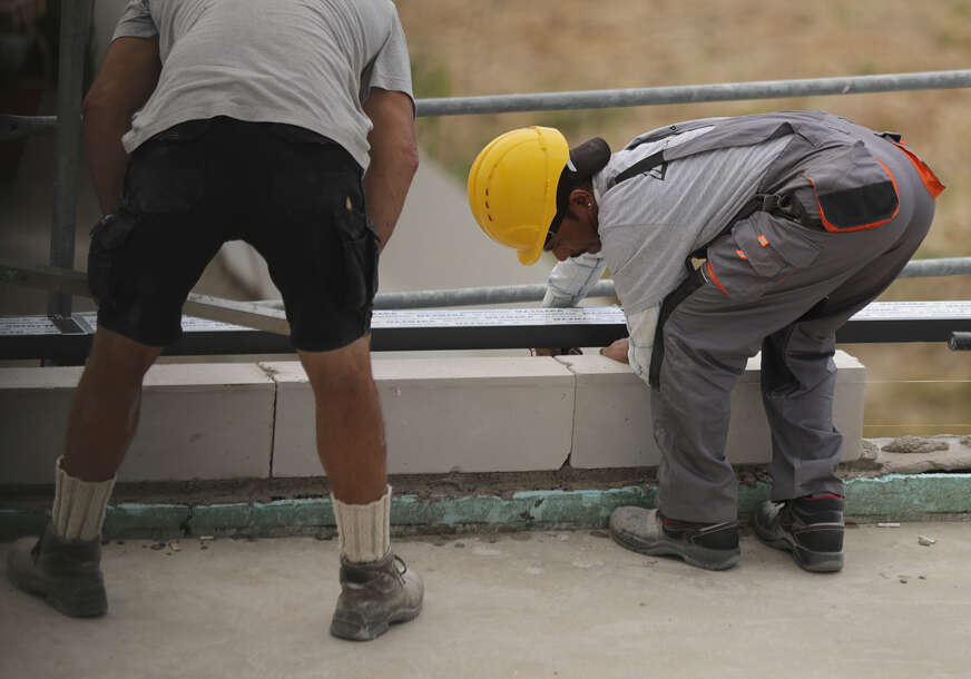 Je li domaća radna snaga ugrožena? Pogledajte koliko STRANACA RADI U BiH i u kojim poslovima dominiraju