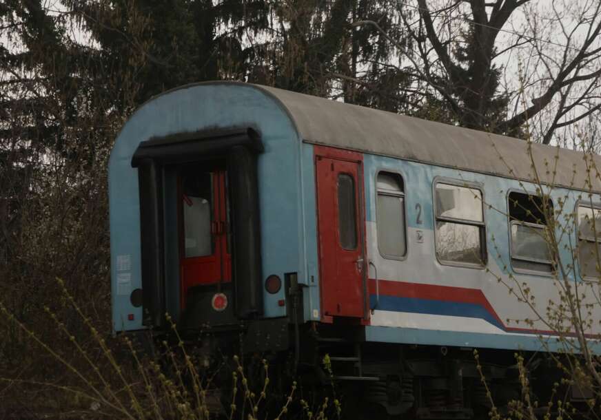 Konkurs za mašinovođe propao po drugi put: Plate od 1.400 KM TJERAJU RADNIKE iz „Željeznica RS“, a vozovi ostaju bez onih koji ih pokreću Konkurs za mašinovođe propao po drugi put: Plate od 1.400 KM TJERAJU RADNIKE iz „Željeznica RS“, a vozovi ostaju bez onih koji ih pokreću