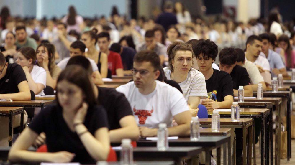 Srpski studenti postali svjetski šampioni u debati na takmičenju u Bugarskoj Srpski studenti postali svjetski šampioni u debati na takmičenju u Bugarskoj