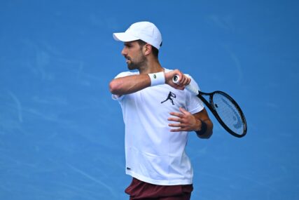 Problemi pred Australijan open: Novak Đoković na treningu izdržao samo 12 minuta Problemi pred Australijan open: Novak Đoković na treningu izdržao samo 12 minuta