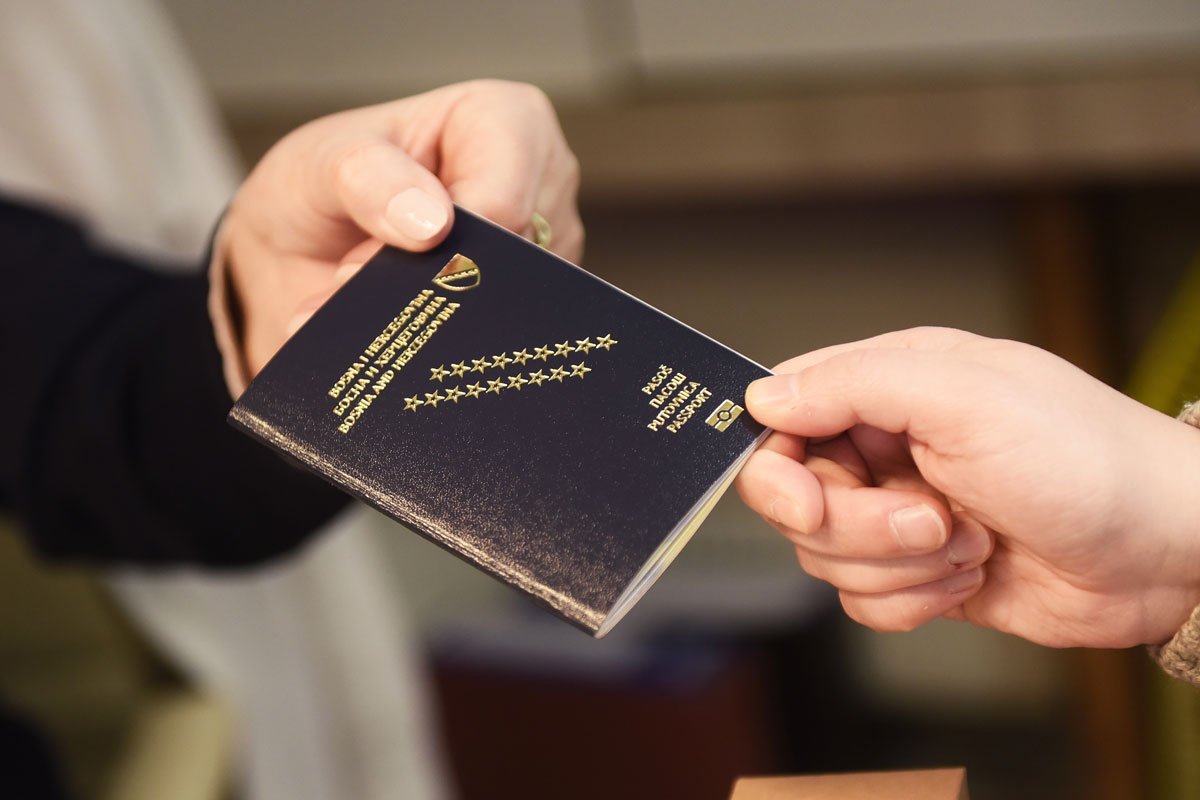 BiH uzela desetine miliona KM od onih koji odlaze BiH uzela desetine miliona KM od onih koji odlaze